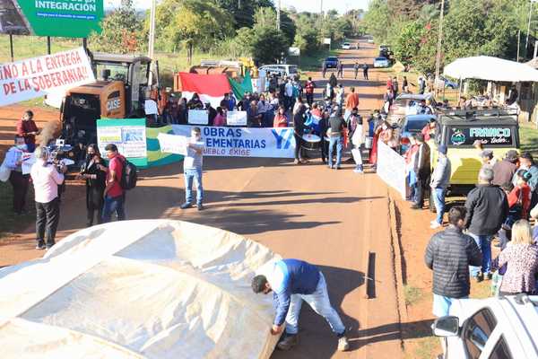 Franqueños protestan para exigir inicio de obras complementarias del Puente de la Integración - La Clave