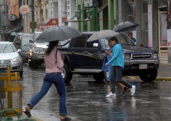 Meteorología pronostica lluvias y descenso de temperatura