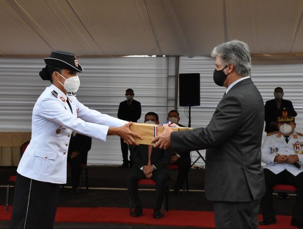Ministro del Interior manifiesta preocupación por la formación de los policías · Radio Monumental 1080 AM