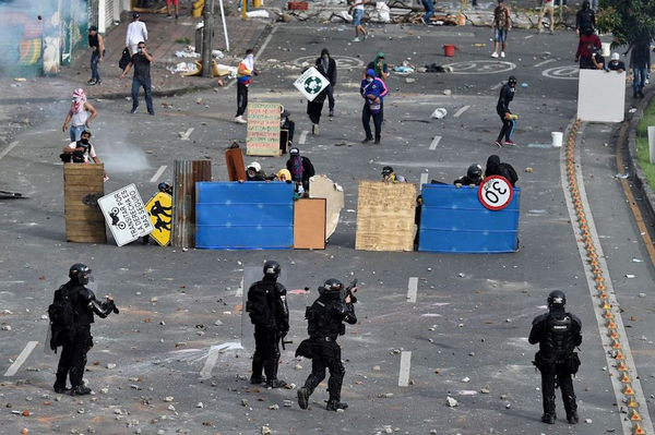 Tensión en Colombia: Ministro de Defensa asegura que “terroristas infiltrados” en protestas hirieron a 849 policía