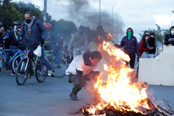 Muere Lucas Villa, quien fue tiroteado en una protesta pacífica en Colombia - MarketData