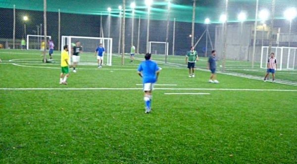 Diario HOY | Fútbol amateur con 4-4 vuelve hoy: dueños de canchas se resignan