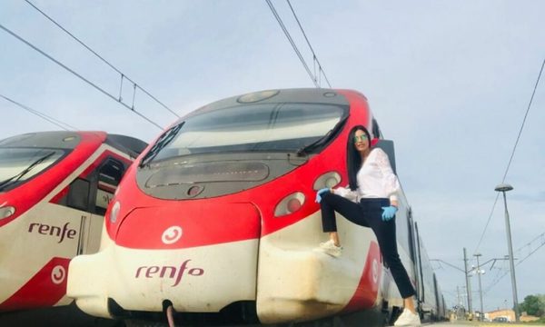 Paraguaya maneja trenes en España