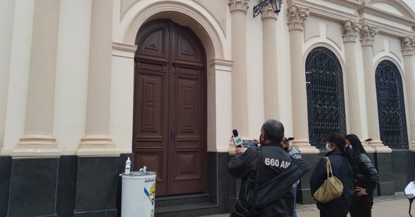 La Nación / COVID-19: por falta de dosis, suspenden vacunación en Concepción