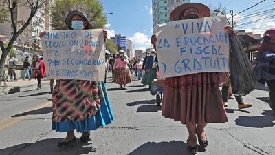 Una multitudinaria marcha de padres en Bolivia reclamó Internet para que sus hijos puedan acceder a las clases virtuales | .::Agencia IP::.