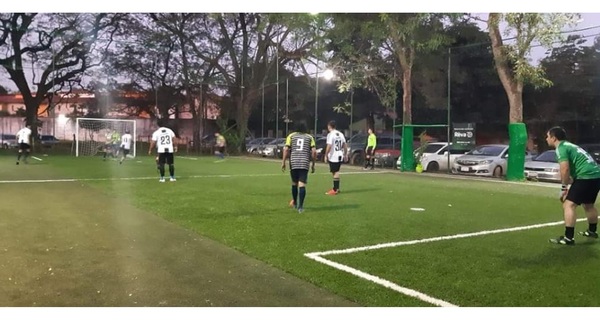 Canchas sintéticas reabren desde este martes