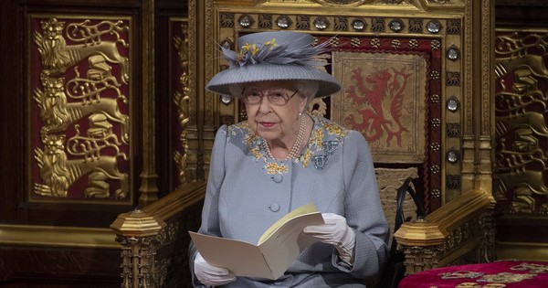 La Nación / Isabel II reaparece para presentar el programa de “recuperación nacional” de Johnson