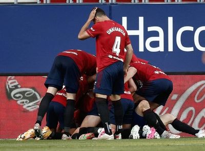 Un ambicioso Osasuna se lleva el trámite ante el Cádiz - Fútbol Internacional - ABC Color