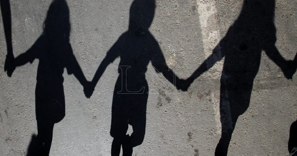 La Nación / Minna protege a niños de 2 y 4 años cuya madre fue víctima de feminicidio