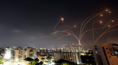 CÓMO FUNCIONA LA «CÚPULA DE HIERRO», EL SISTEMA ANTIMISILES QUE DEFIENDE A ISRAEL