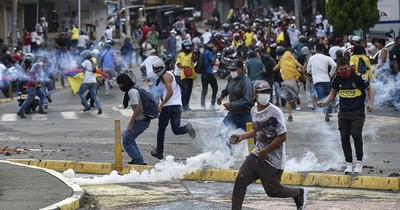 La Nación / Colombia: trece días de protesta dejan 42 muertos