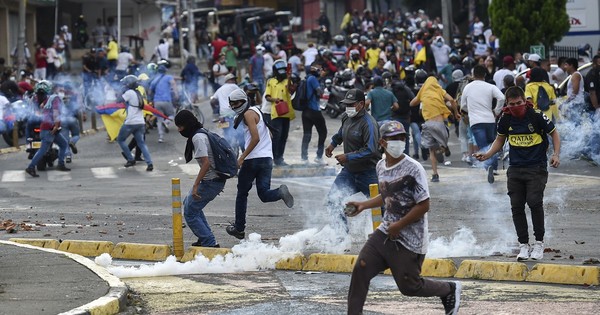 La Nación / Colombia: trece días de protesta dejan 42 muertos