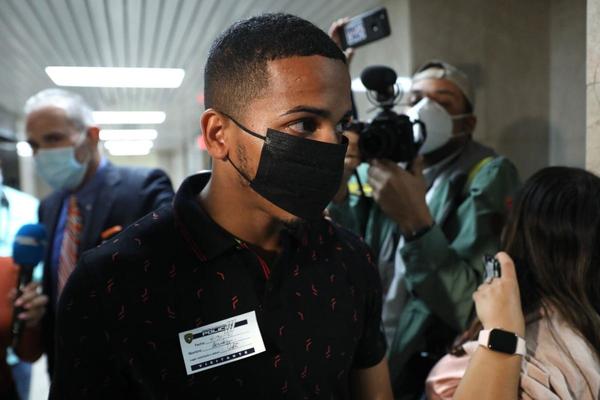Caso Félix Verdejo: El boxeador acusado de asesinar a una mujer embarazada se declara “no culpable”