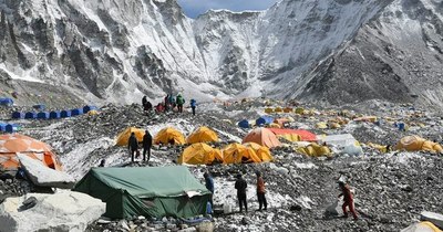 La Nación / El COVID-19 amenaza la temporada de ascensión al Everest