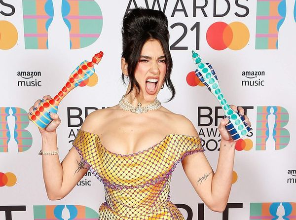 Dua Lipa, triunfadora absoluta de la colorida fiesta de los premios Brit - Música - ABC Color
