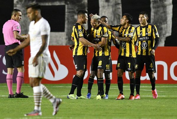Un doblete del colombiano Reinoso devuelve la vida a The Strongest - Fútbol Internacional - ABC Color