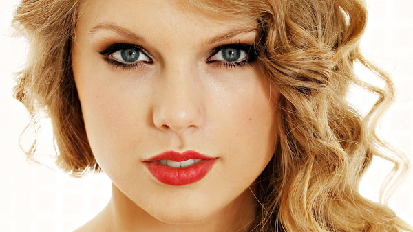 ¡Fabuloso! Taylor Swift se convierte en la primera mujer en recibir el Icon Global