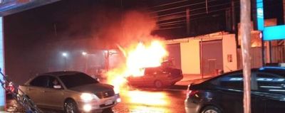 Vehículo ardió en llamas en Ñemby - Nacionales - ABC Color