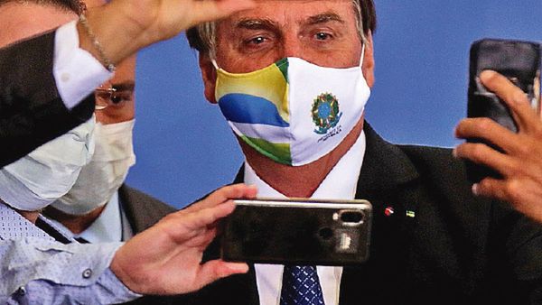 Fiscalía de Brasil pide  investigar manejo de fondos de Bolsonaro
