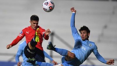 Montevideo City e Independiente en intenso partido