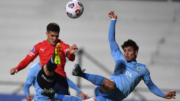 Montevideo City e Independiente en intenso partido