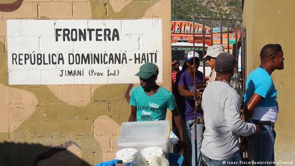 República Dominicana levanta valla en frontera con Haití