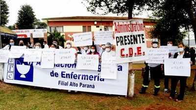 ENFERMEROS SE MOVILIZARON PARA EXIGIR AUMENTO SALARIAL Y BENEFICIOS PARA EL SECTOR