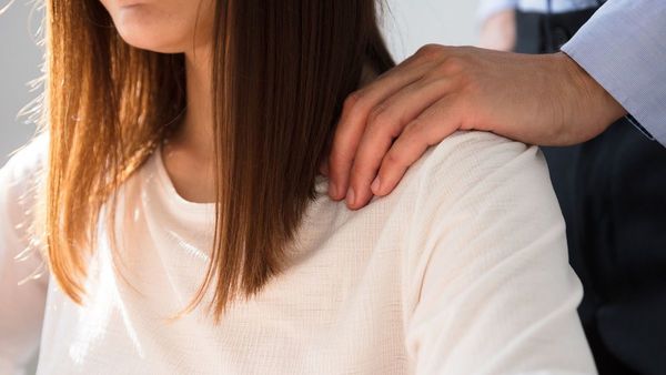 Detienen a pastor por supuesto acoso a una joven