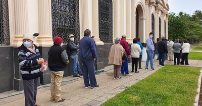 La Nación / Tras agotar stock, reinician vacunación contra el COVID-19 en Concepción