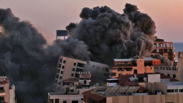 COHETE IMPACTÓ CONTRA EDIFICIO DE PARAGUAYO EN ISRAEL