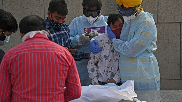 India superó los 250.000 muertos por coronavirus y rescató cadáveres del Ganges | .::Agencia IP::.