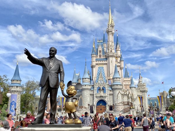 Crónica / Literalmente ¡mató para comprar pasajes a Disney para su hija!