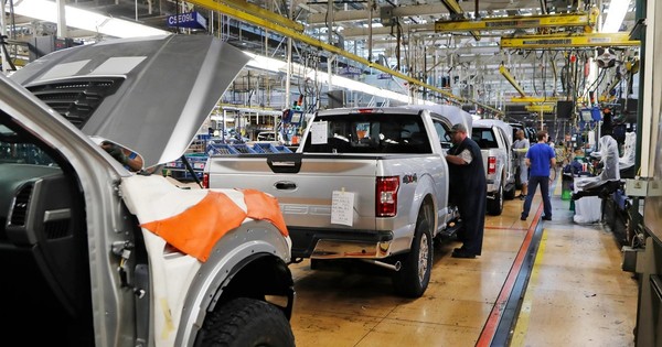 La Nación / Ford deberá reducir a la mitad producción del 2T por escasez de semiconductores