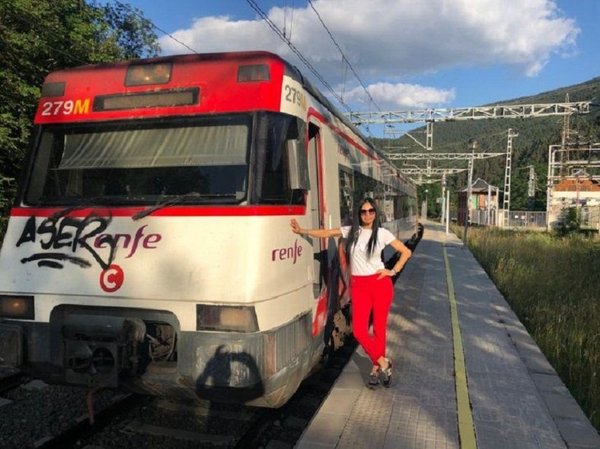 ¡Admirable! Conocé a la primera paraguaya en conducir un tren en España | Noticias Paraguay
