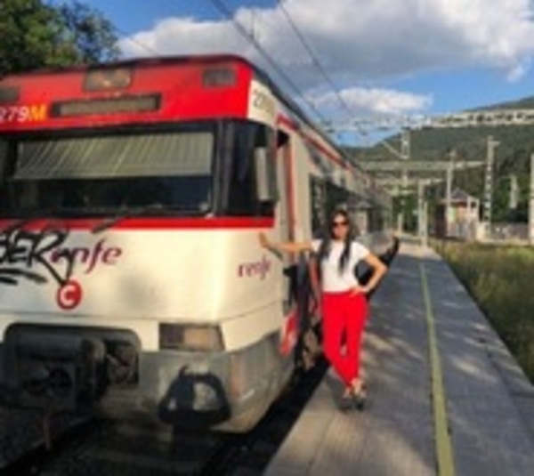 Ella es la primera paraguaya en manejar un tren en España - Paraguay.com