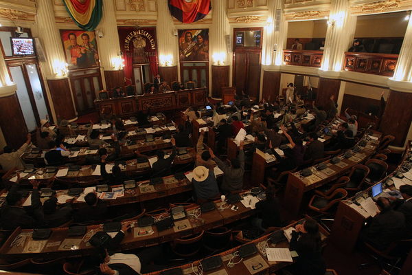 Diputados bolivianos postergan el debate sobre el impuesto a plataformas digitales - MarketData