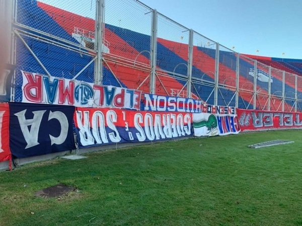 Hinchas protestan de una peculiar manera en el Nuevo Gasómetro