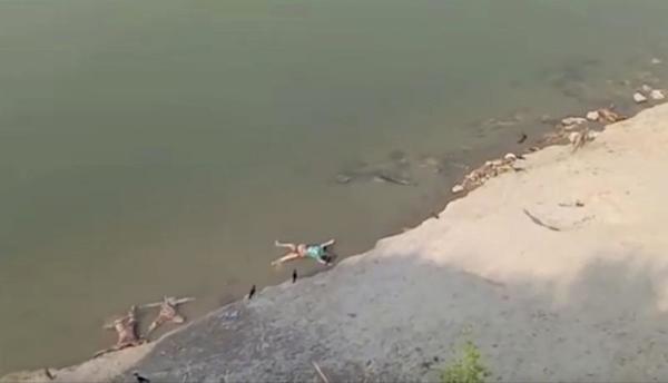 India: Hallan más de 70 cadáveres flotando en río Ganges