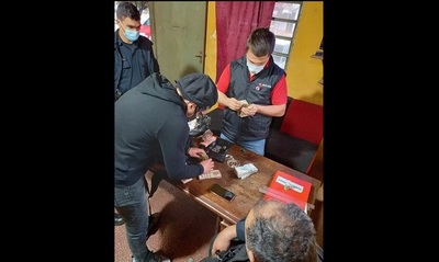 Policía salva a vendedor: el tipo, ka’ure, dormía al costado de la ruta con 16 palenques en su mochila