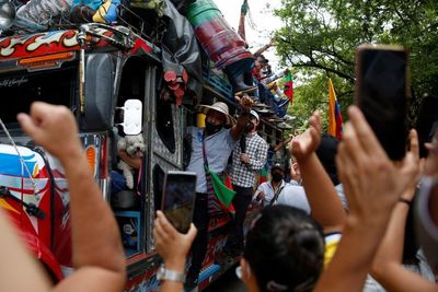 Indígenas colombianos parten de Cali al sur del país en una colorida caravana - MarketData