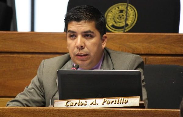 Destituyen al diputado Carlos Portillo, quien ahora es un hombre común y silvestre
