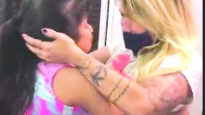 Jugadora del Ciclón, volvió a abrazar a su hija luego de ¡3 años!