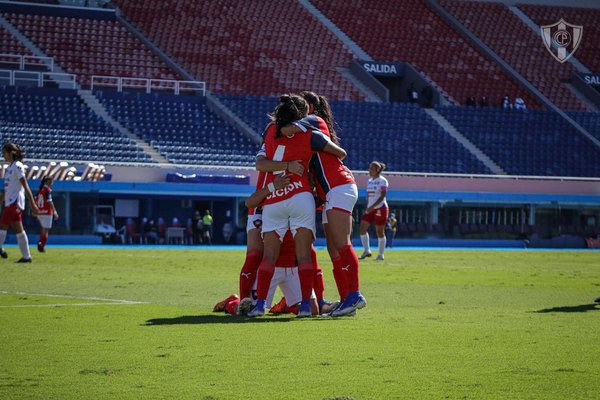 En un histórico partido en La Nueva Olla, Cerro vence a Nacional/Humaitá