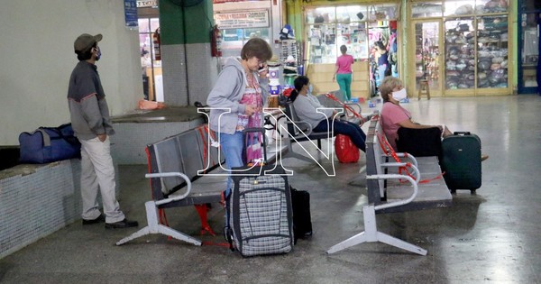 La Nación / Reforzarán controles en la Terminal de Ómnibus durante feriados y no se liberarán horarios de buses
