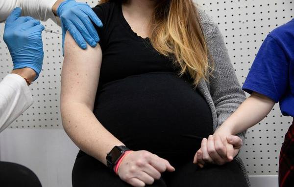 México inició vacunación anticovid a embarazadas