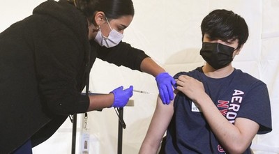 MUNDO | EEUU da el último paso antes de vacunar a adolescentes de entre 12 y 15 años