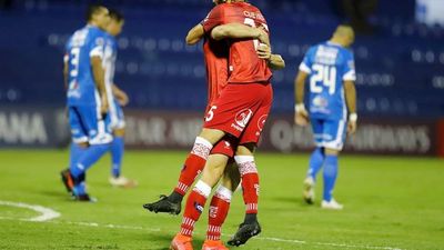 El 12 de Octubre cae en Villa Elisa y se complica