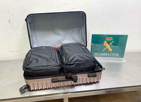 Paraguaya detenida con droga reclamó que esa no era su maleta, según su hermano - Nacionales - ABC Color