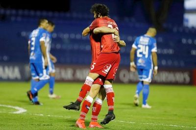 12 de Octubre cae ante Huachipato y se complica