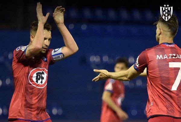 El 12 de Octubre pierde de local ante Huachipato y se complica en la Copa